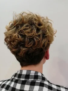 ¿Cómo hacer que los rizos no se encrespen?